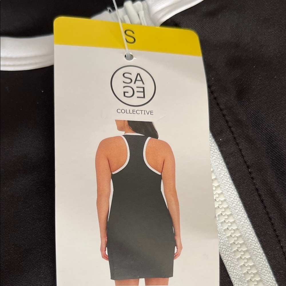 Chic Black and White Women's Swim Coverup - Picture 3 of 11
